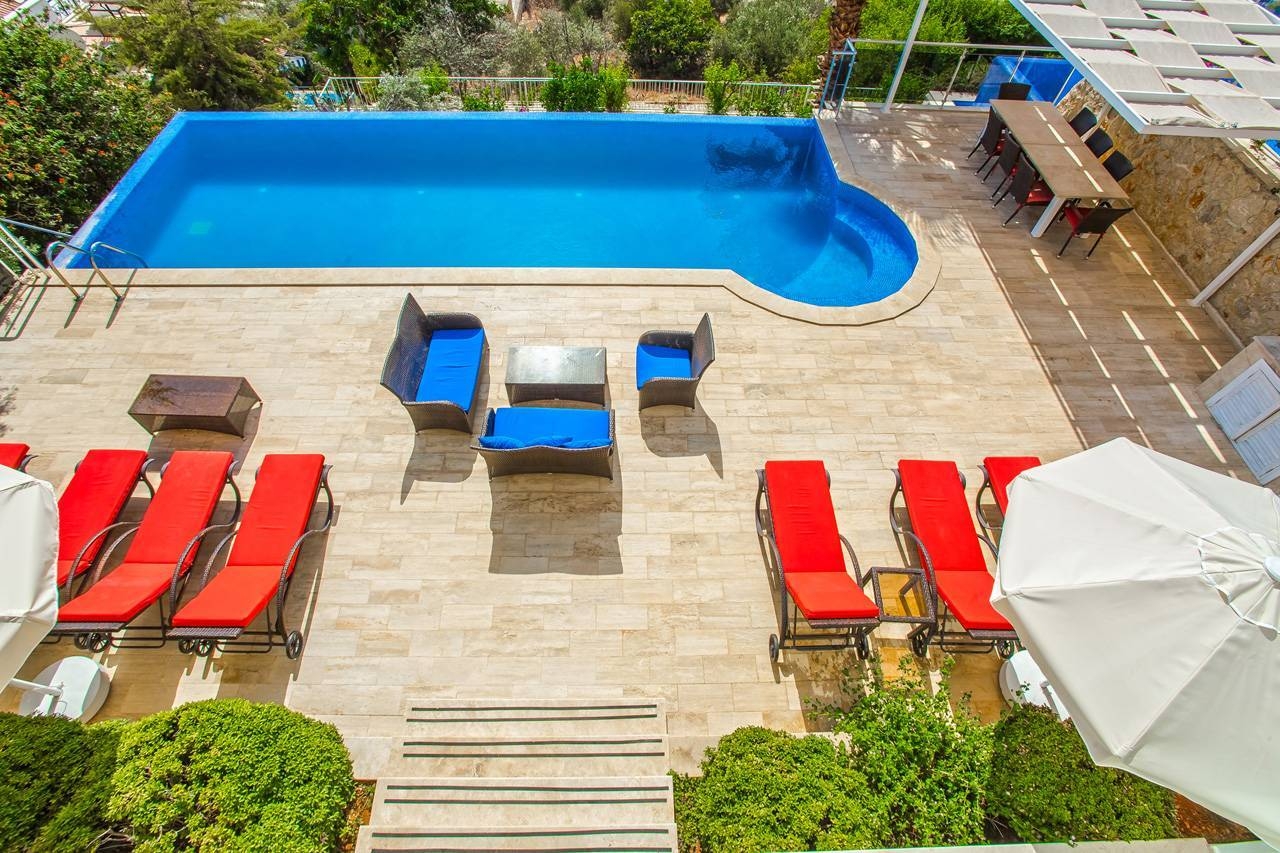 Kalkan'da Büyüleyici Deniz Manzaralı, Özel Havuzlu, Spor Salonlu Villa