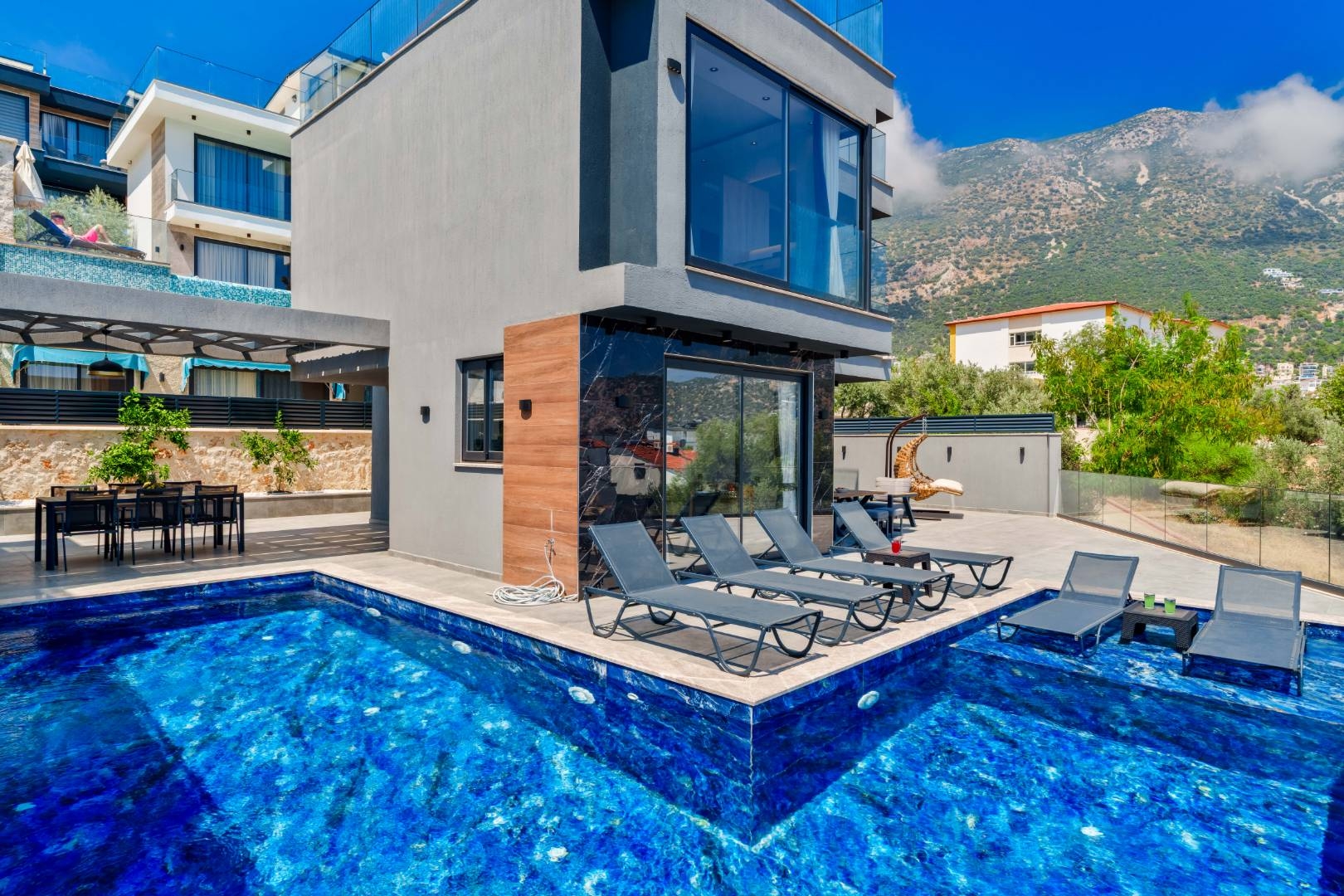 Kaş Kalkan'da Elverişli Konumda, Özel Havuzlu, Lüks Villa