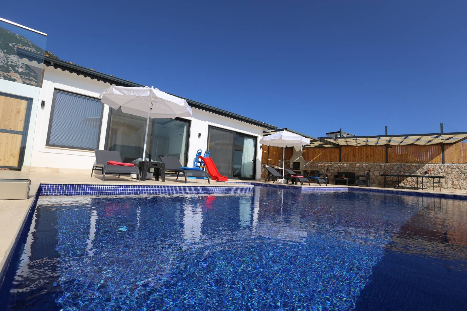 Kalkan Bezirgan'da Deniz Manzaralı, Özel Havuzlu, Balayı Villası