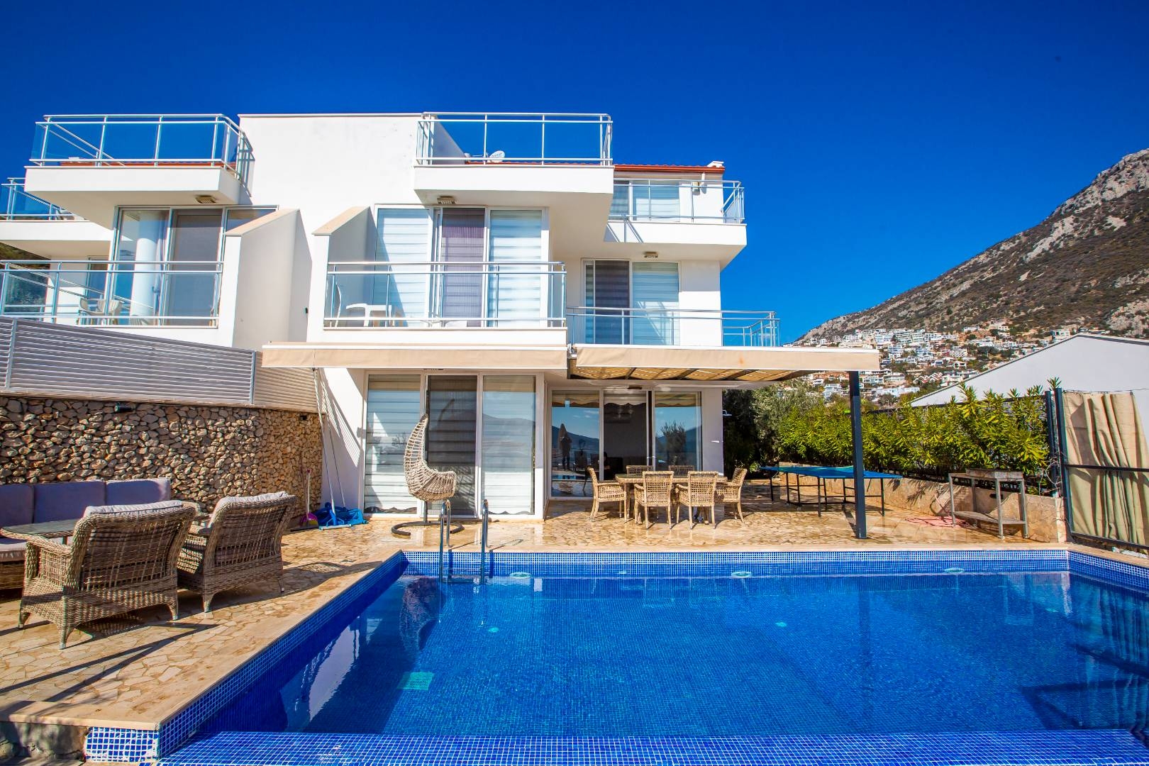 Kaş Kalkan'da Benzersiz Manzaralı, Özel Havuzlu, 6 Kişilik Villa