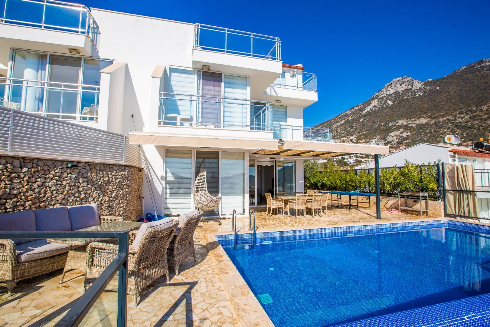 Kaş Kalkan'da Benzersiz Manzaralı, Özel Havuzlu, 6 Kişilik Villa