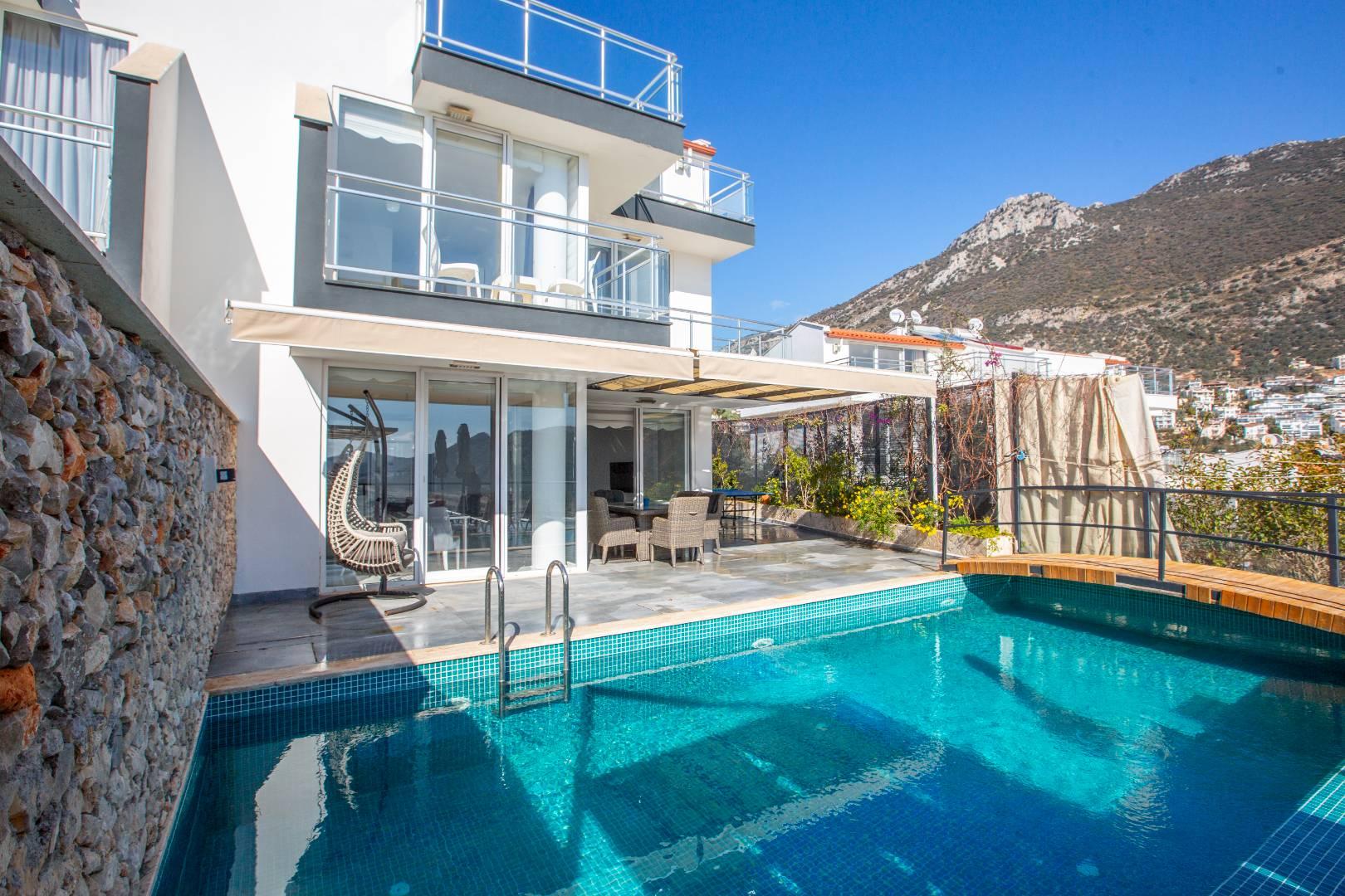 Kaş Kalkan'da Merkezi Konumda, Özel Havuzlu, Modern Villa-41041