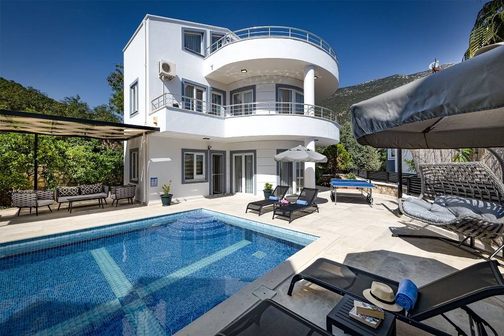 Kaş Kalkan'da Yemyeşil Doğada, Özel Havuzlu, Bahçeli Şık Villa