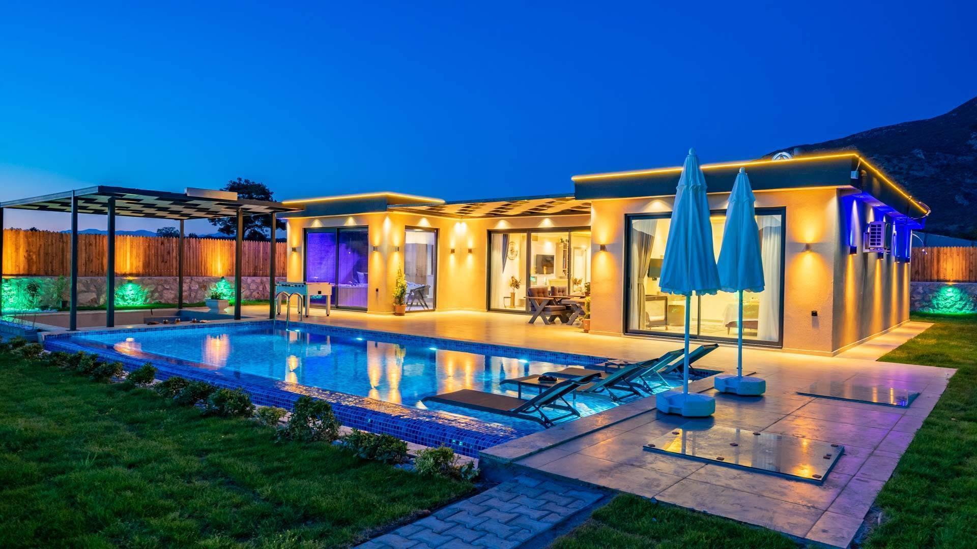 Kaş Palamut'ta Yemyeşil Geniş Bahçeli, Özel Havuzlu, Şık villa -35591