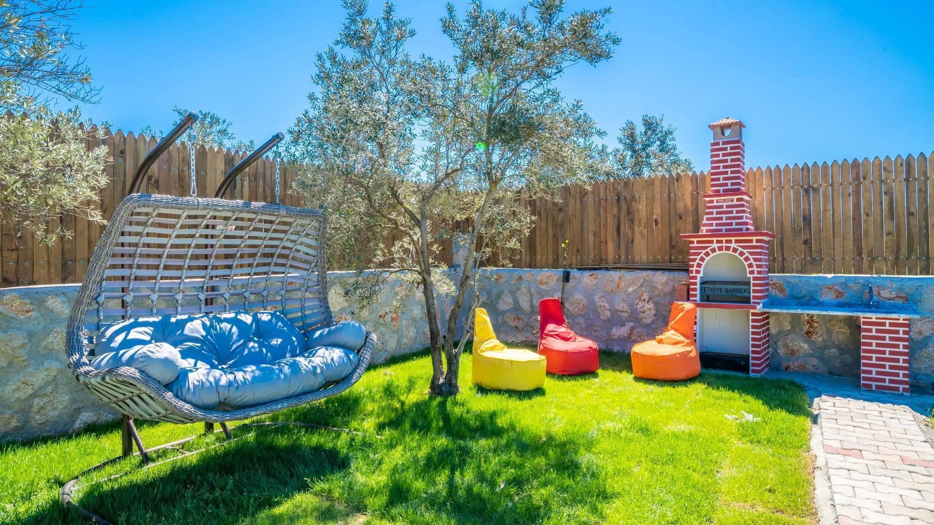 Kaş Palamut'ta Yemyeşil Geniş Bahçeli, Özel Havuzlu, Şık villa -35591