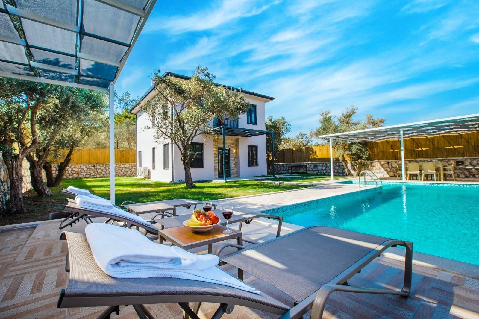 Kalkan Patara'da Geniş Alan İçerisinde, Özel Havuzlu, Lüks Taş Ev-35335