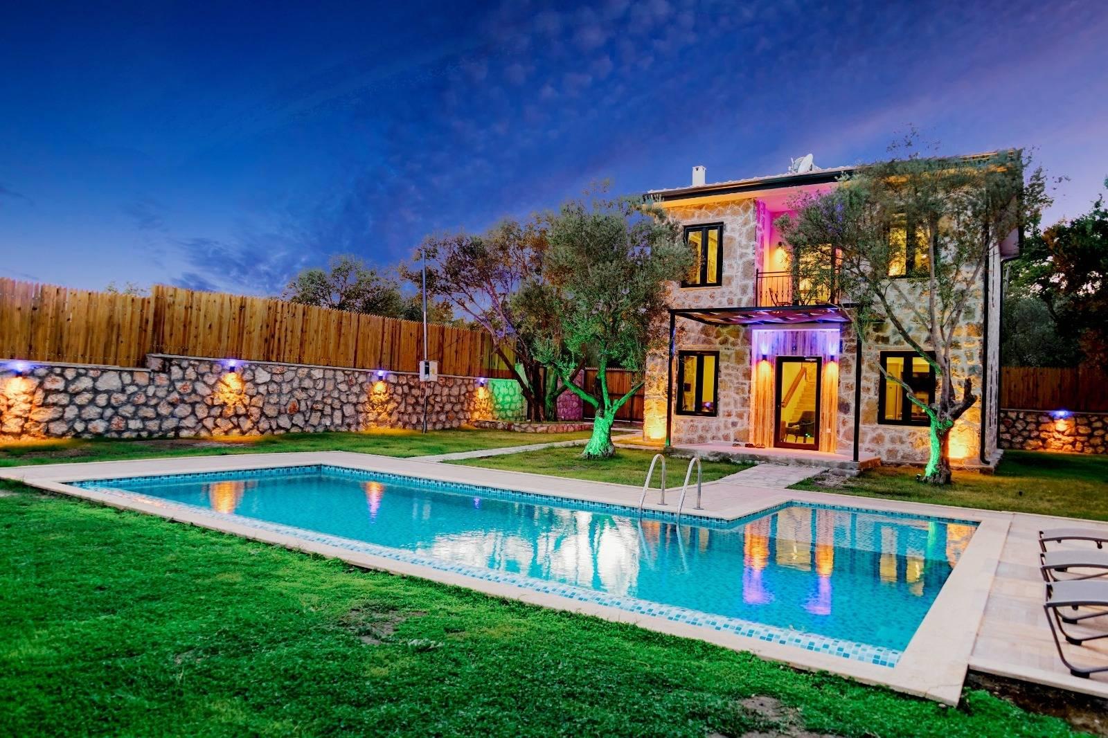 Kalkan Patara'da Geniş Alan İçerisinde, Özel Havuzlu, Lüks Taş Ev-35335