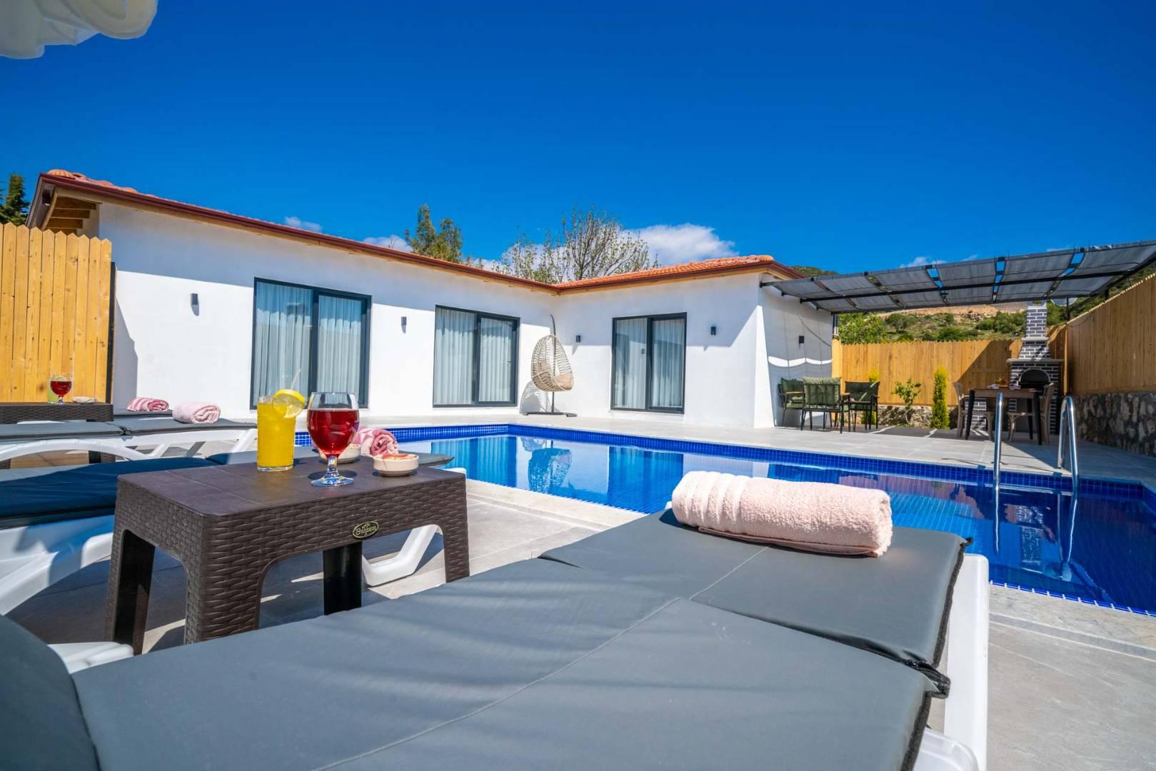 Kaş Üzümlü'de Sessiz Doğada, Özel Havuzlu, Konforlu Villa-43197