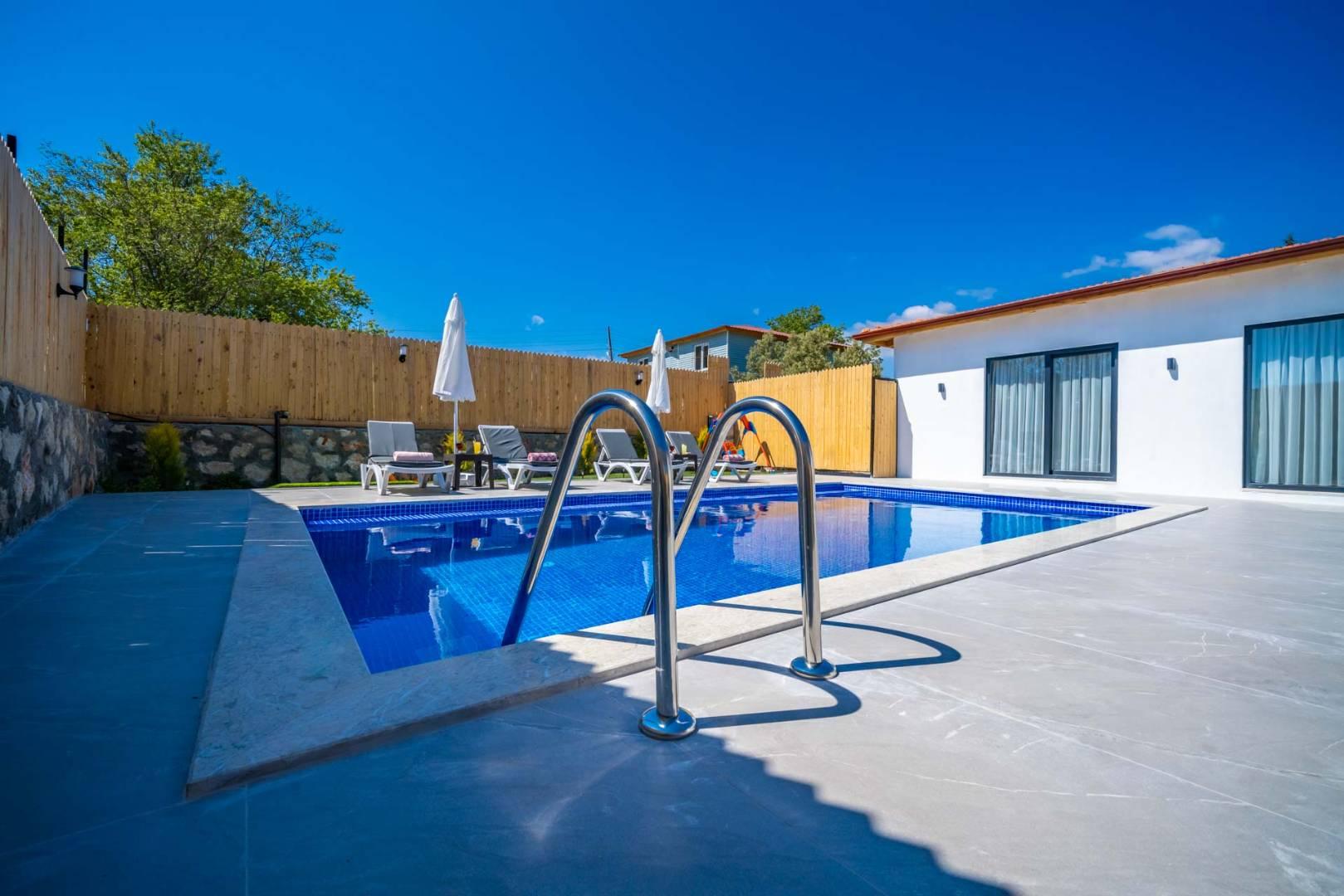 Kaş Üzümlü'de Sessiz Doğada, Özel Havuzlu, Konforlu Villa-43197