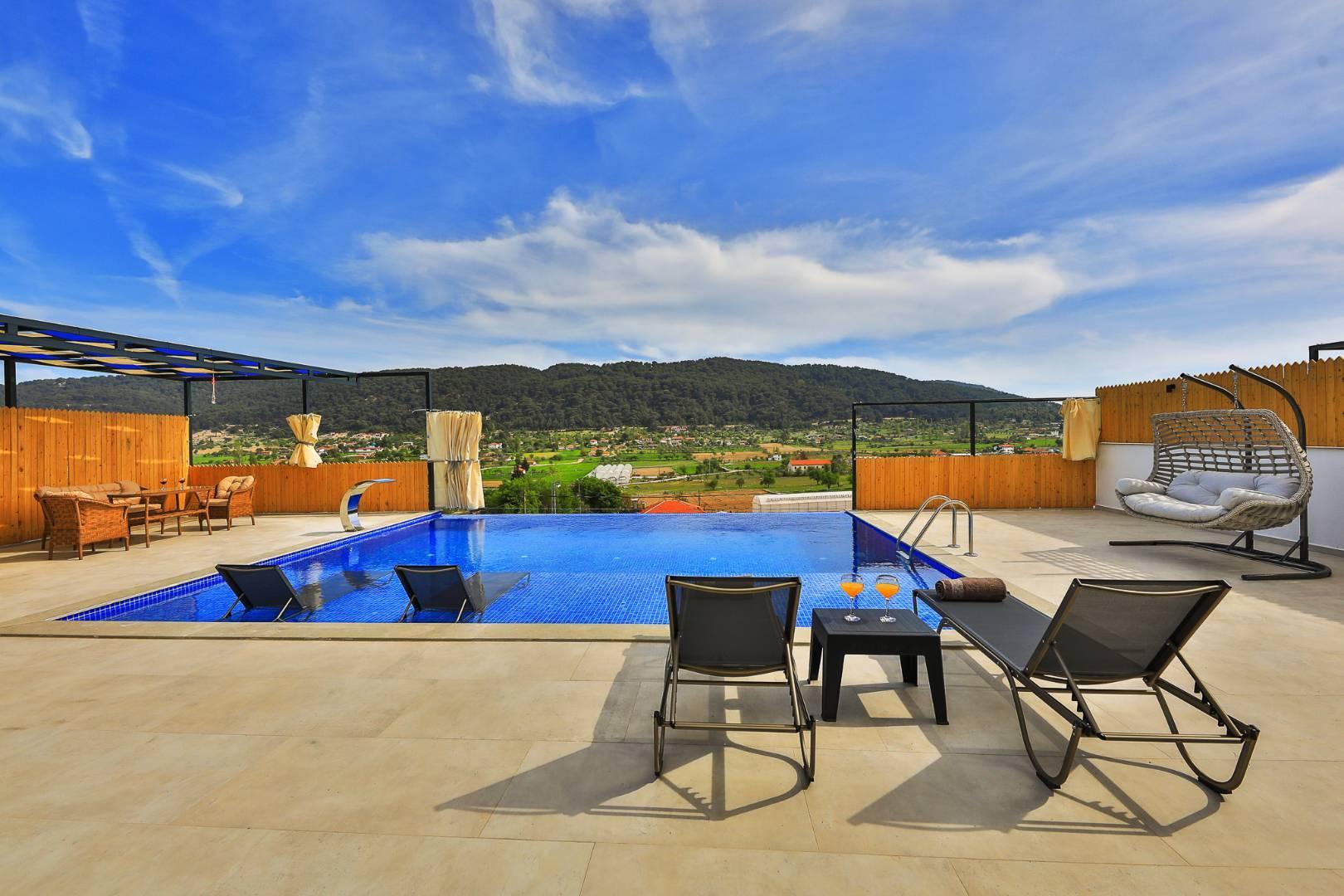 Kaş Sarıbelen'de Sakin Konumda, Özel Havuzlu, Konforlu Tatil Villası-38899