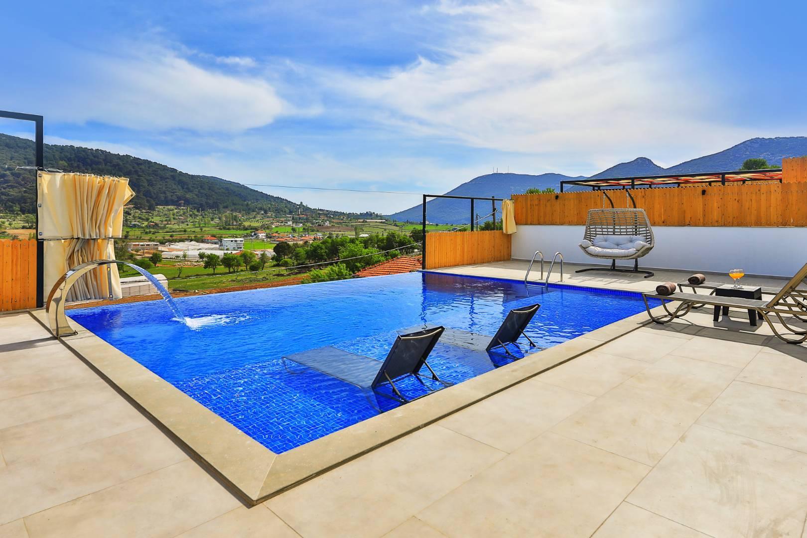 Kaş Sarıbelen'de Sakin Konumda, Özel Havuzlu, Konforlu Tatil Villası-38899