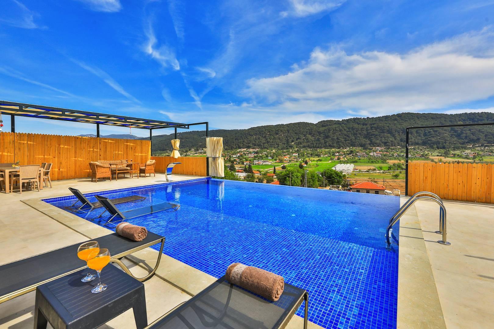 Kaş Sarıbelen'de Sakin Konumda, Özel Havuzlu, Konforlu Tatil Villası-38899