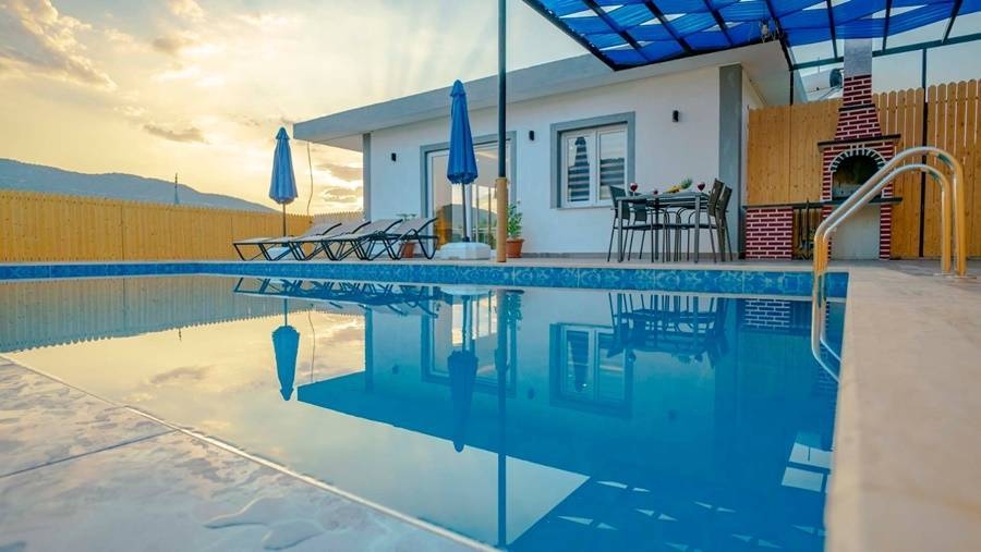 Kaş Sarıbelen'de Doğa Manzaralı, Özel Havuzlu, Jakuzili Villa