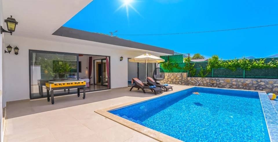 Kaş Sarıbelen'de Doğanın Kalbinde, Isıtmalı Havuzlu, Saunalı Villa