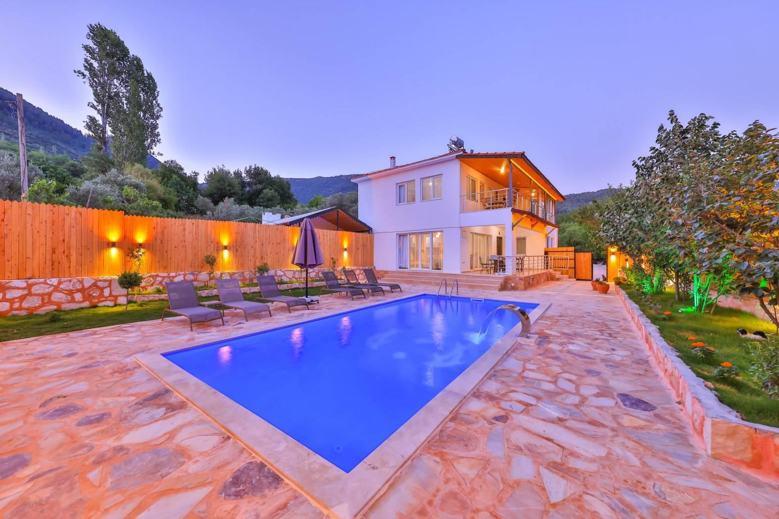 Kaş Hacıoğlan'da Geniş Alanlara Sahip, Özel Havuzlu, Tatil Villası-41961