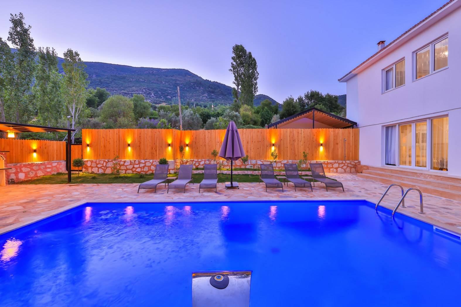 Kaş Hacıoğlan'da Geniş Alanlara Sahip, Özel Havuzlu, Tatil Villası-41961