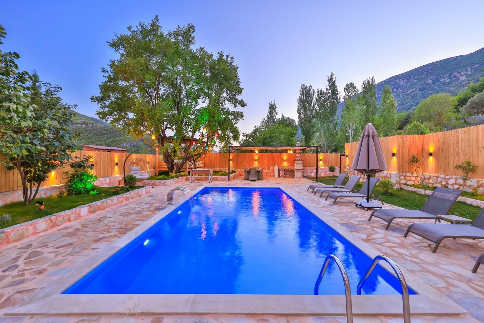 Kaş Hacıoğlan'da Geniş Alanlara Sahip, Özel Havuzlu, Tatil Villası-41961