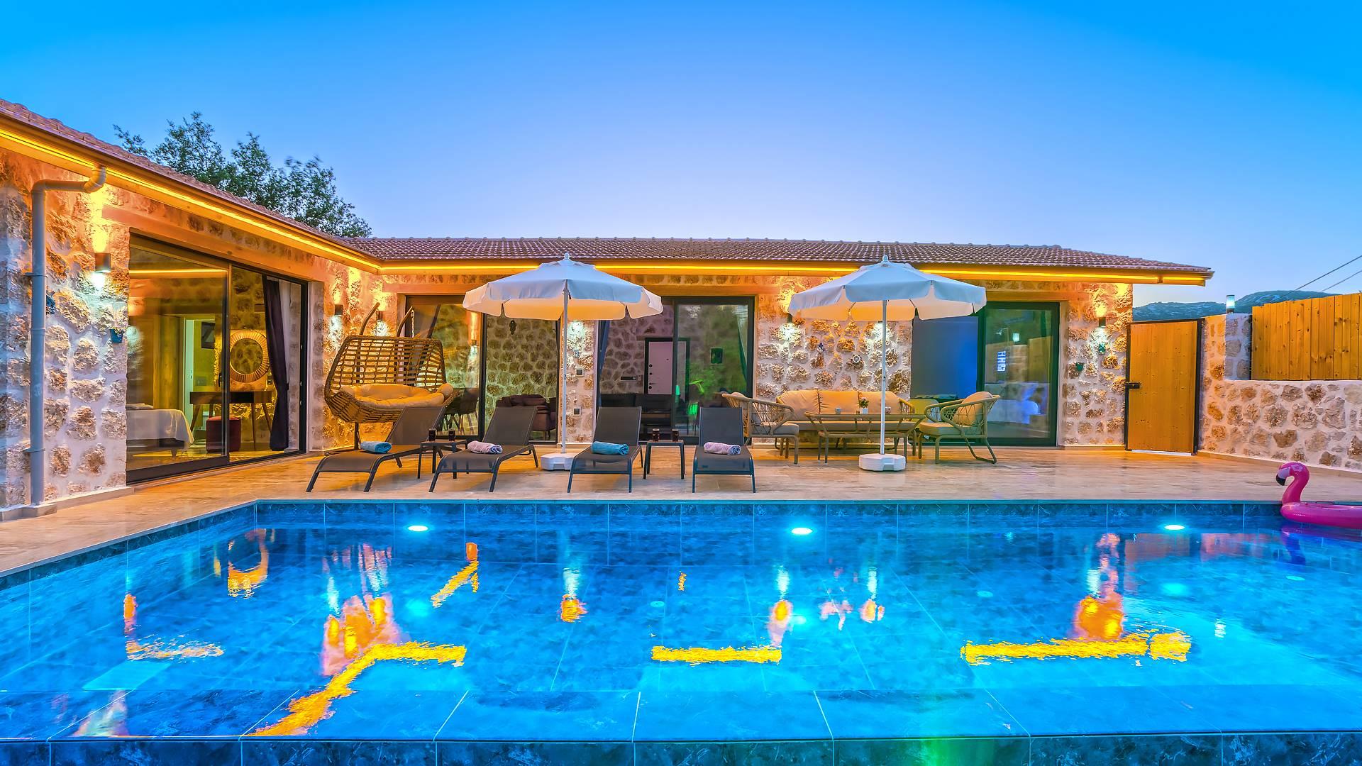 Kaş Sarıbelen'de Yemyeşil Bahçede, Özel Havuzlu, Taş Ev-35489