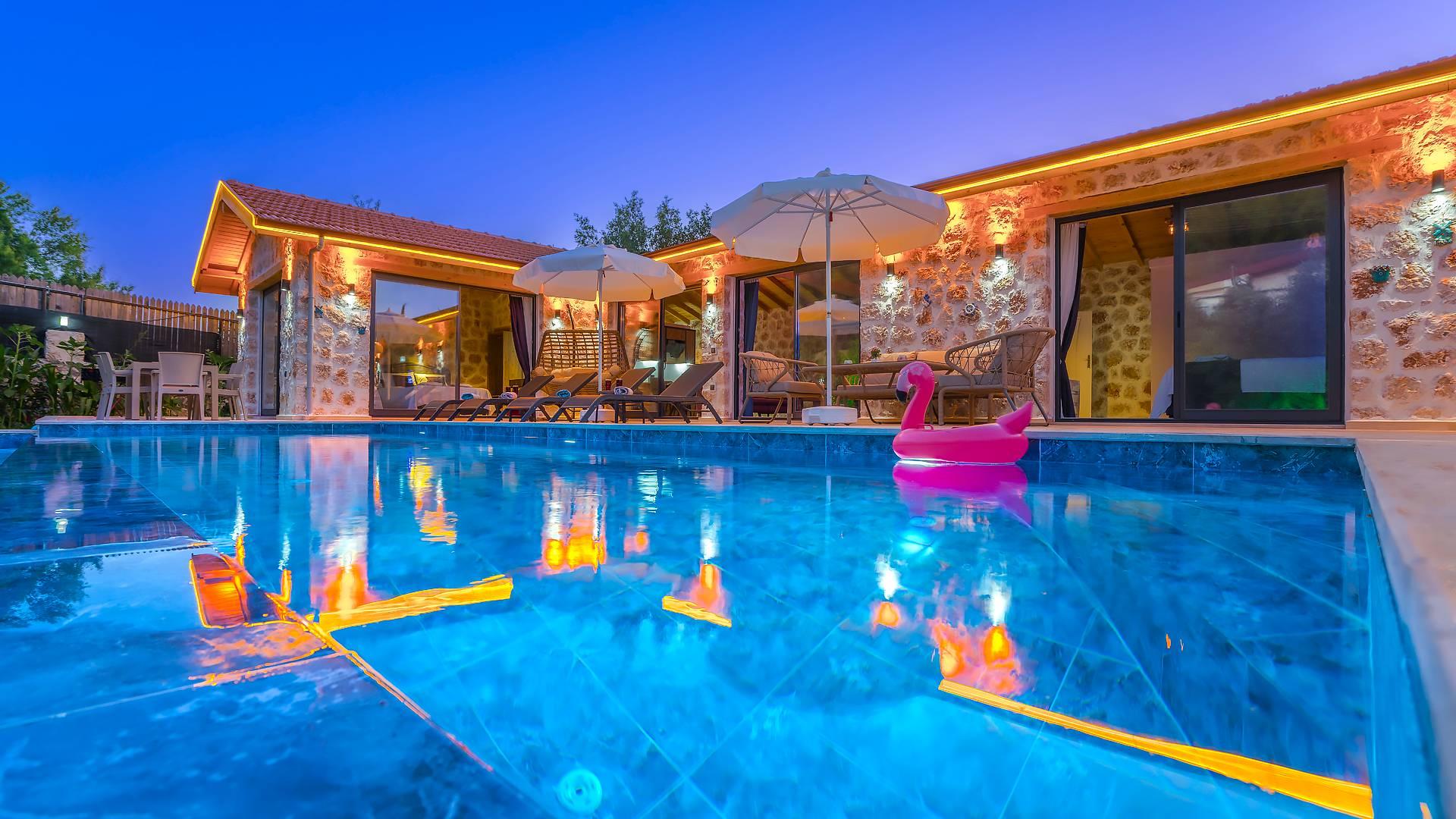 Kaş Sarıbelen'de Yemyeşil Bahçede, Özel Havuzlu, Taş Ev-35489