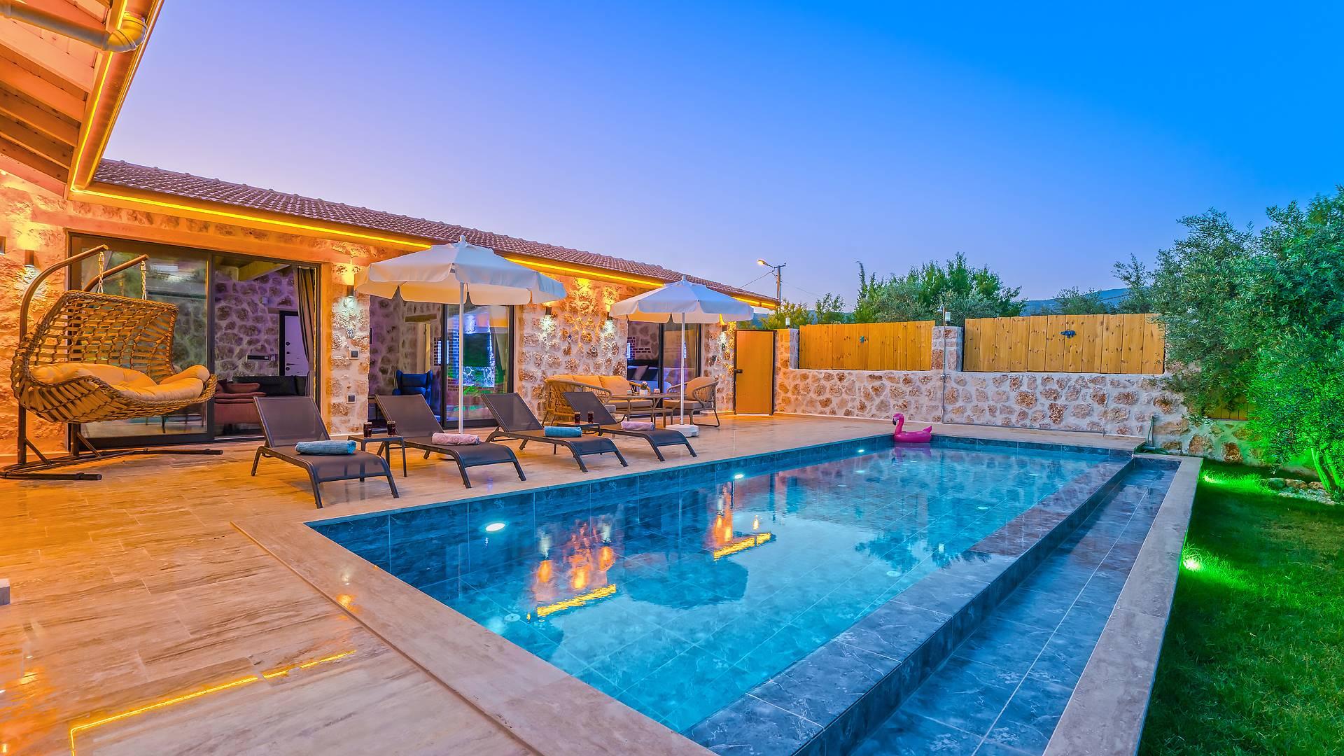 Kaş Sarıbelen'de Yemyeşil Bahçede, Özel Havuzlu, Taş Ev-35489