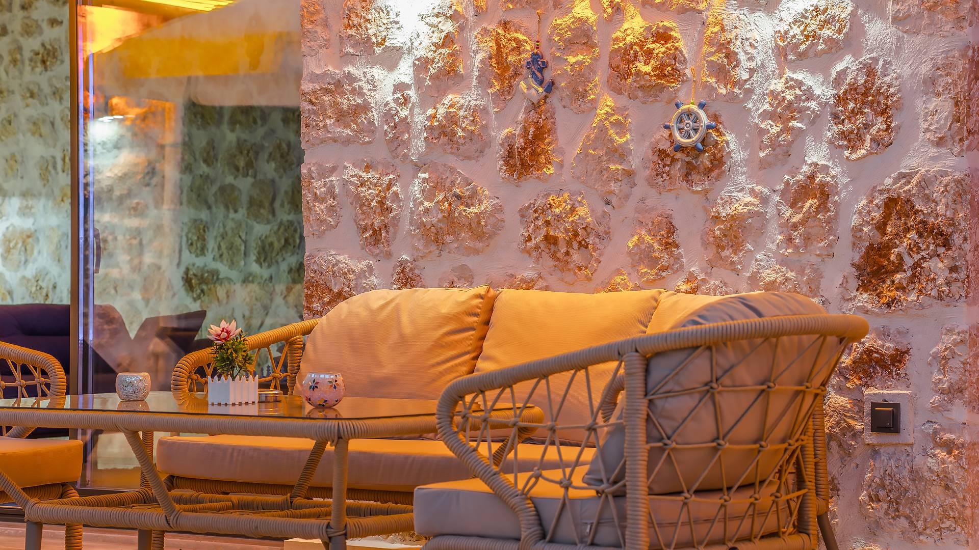 Kaş Sarıbelen'de Yemyeşil Bahçede, Özel Havuzlu, Taş Ev-35489