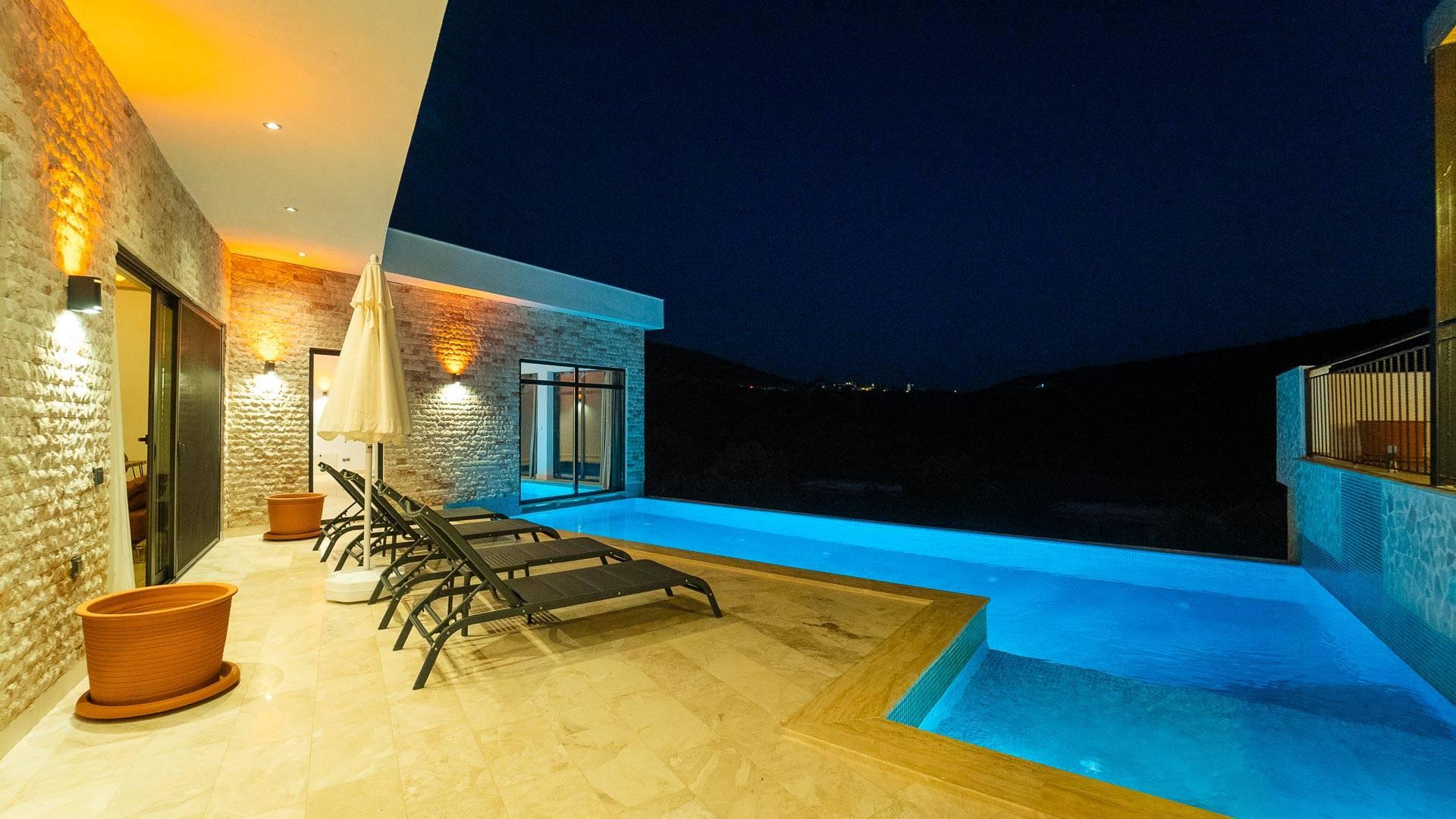 Kaş Bezirgan'da Konforlu Tasarımlı, Özel Havuzlu, Lüks Villa-42083