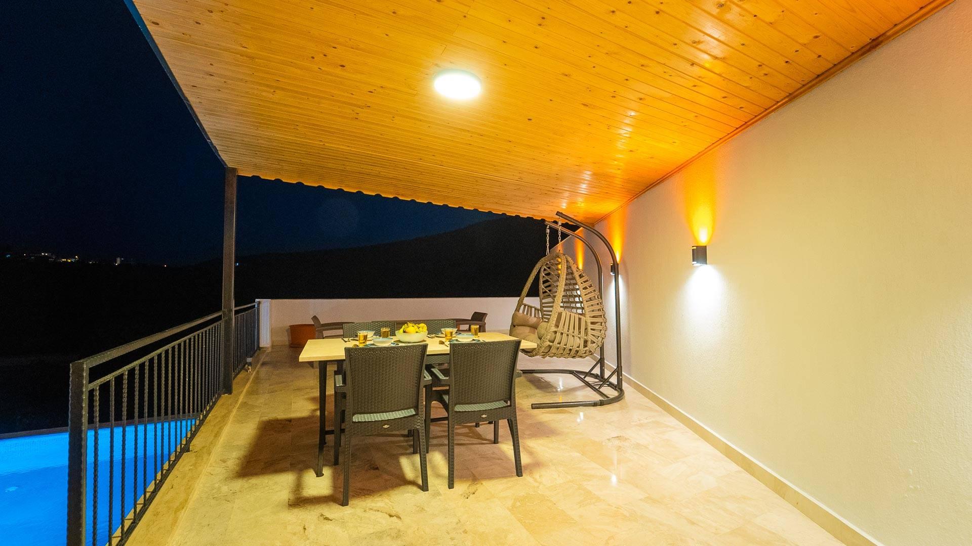 Kaş Bezirgan'da Konforlu Tasarımlı, Özel Havuzlu, Lüks Villa-42083