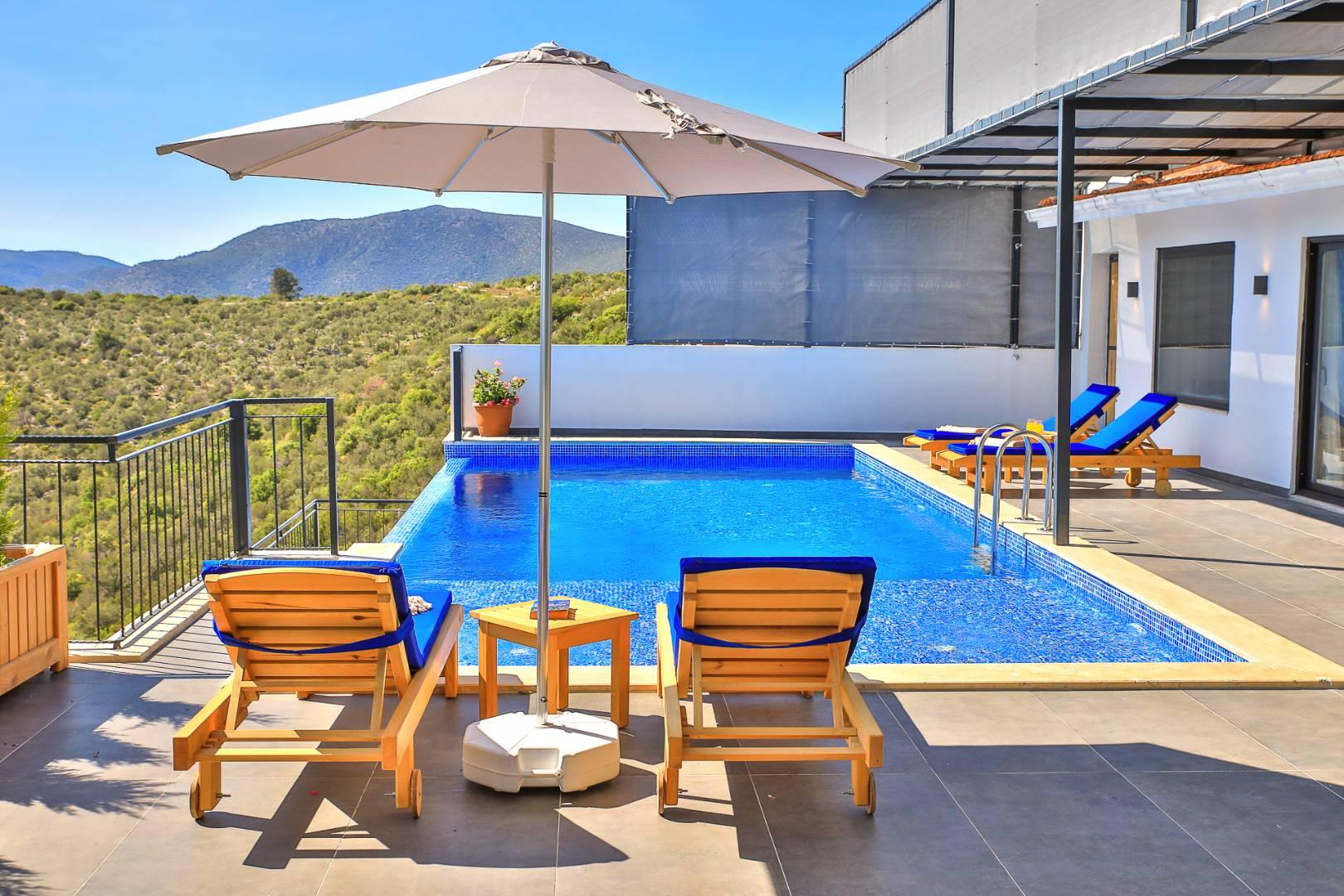 Kaş Bezirgan'da Orman Manzaralı, Saunalı, Şık Kiralık Villa-34756