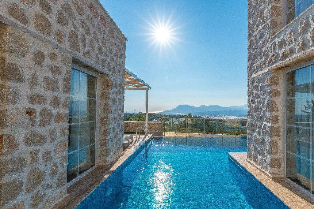 Kaş Üzümlü'de Enfes Doğa'da, Özel Havuzlu, Taş Villa