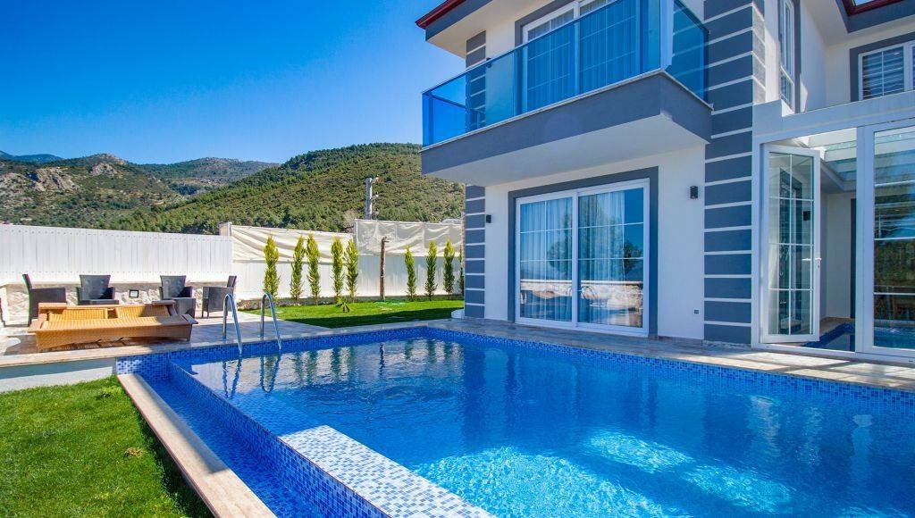 Kaş Üzümlü'de Doğa Manzaralı, Özel Havuzlu, 3+1 Villa