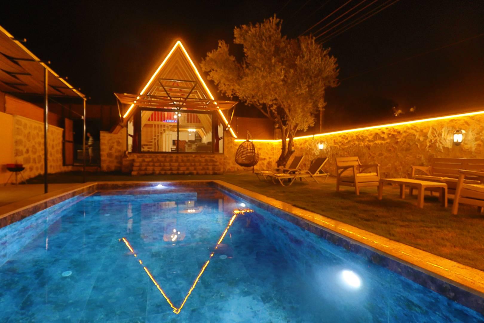 Kaş Üzümlü'de Doğa İçerisinde, Özel Havuzlu, Jakuzili Bungalov-43196