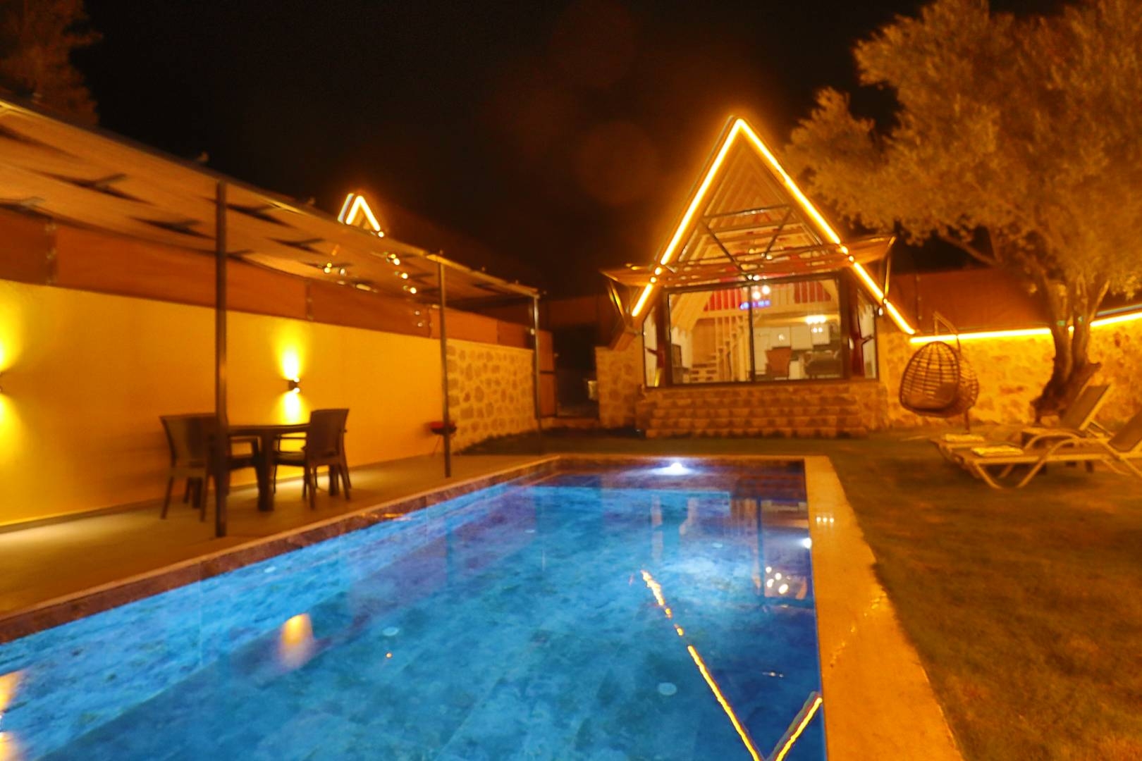 Kaş Üzümlü'de Doğa İçerisinde, Özel Havuzlu, Jakuzili Bungalov