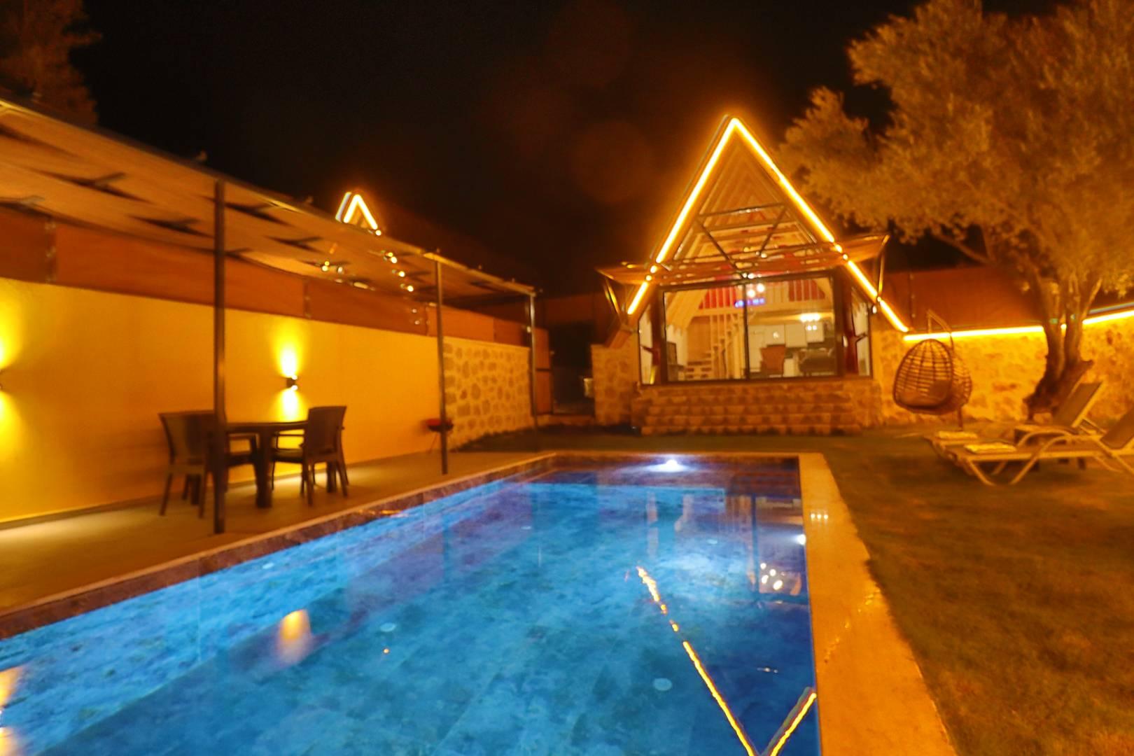 Kaş Üzümlü'de Doğa İçerisinde, Özel Havuzlu, Jakuzili Bungalov-43196