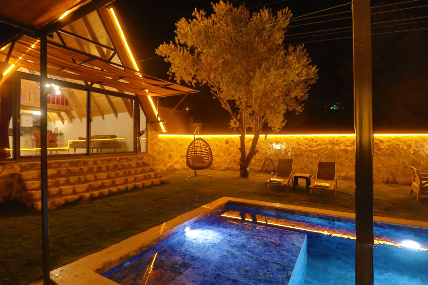 Kaş Üzümlü'de Doğa İçerisinde, Özel Havuzlu, Jakuzili Bungalov-43196