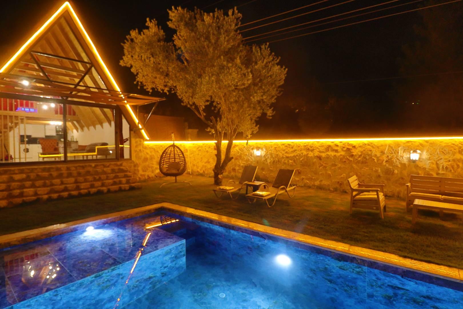 Kaş Üzümlü'de Doğa İçerisinde, Özel Havuzlu, Jakuzili Bungalov-43196