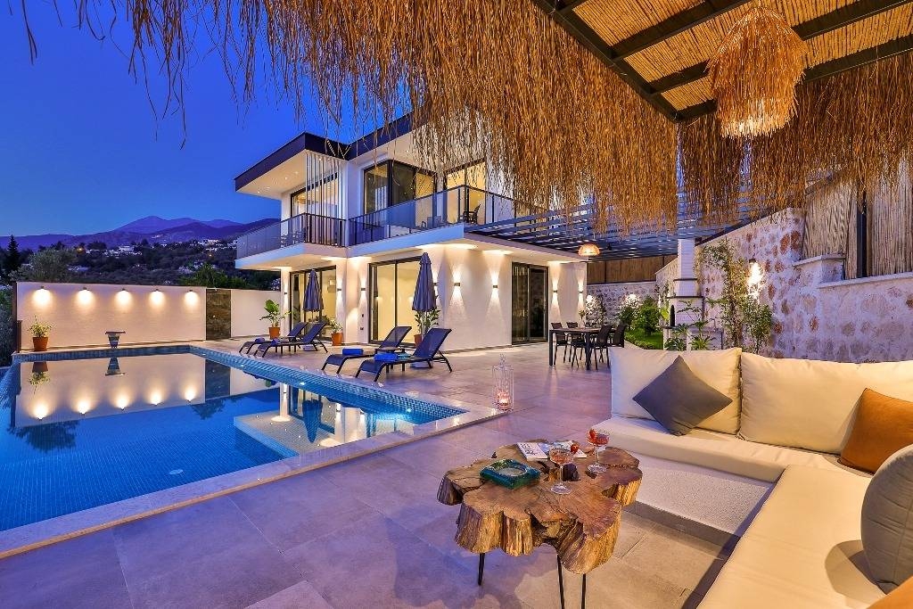 Kaş İslamlar'da Muhteşem Doğa Manzaralı, Özel Havuzlu, Lüks Villa