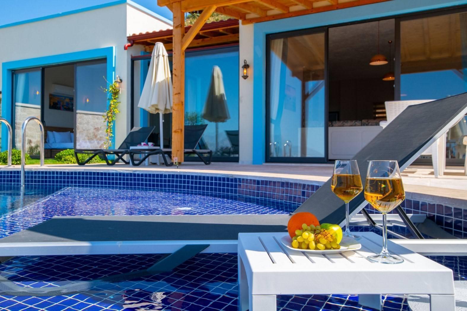 Kaş Yeşilköy'de Çekirdek Ailelere Uygun, Kapalı Havuzlu, Modern Villa-35043