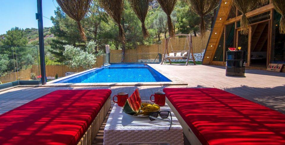 Kaş Bezirgan'da Çocuk Oyun Alanlı, Özel Havuzlu, Şık Bungalov