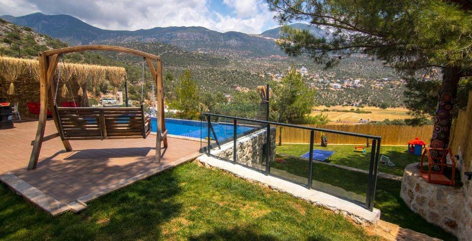 Kaş Bezirgan'da Çocuk Oyun Alanlı, Özel Havuzlu, Şık Bungalov