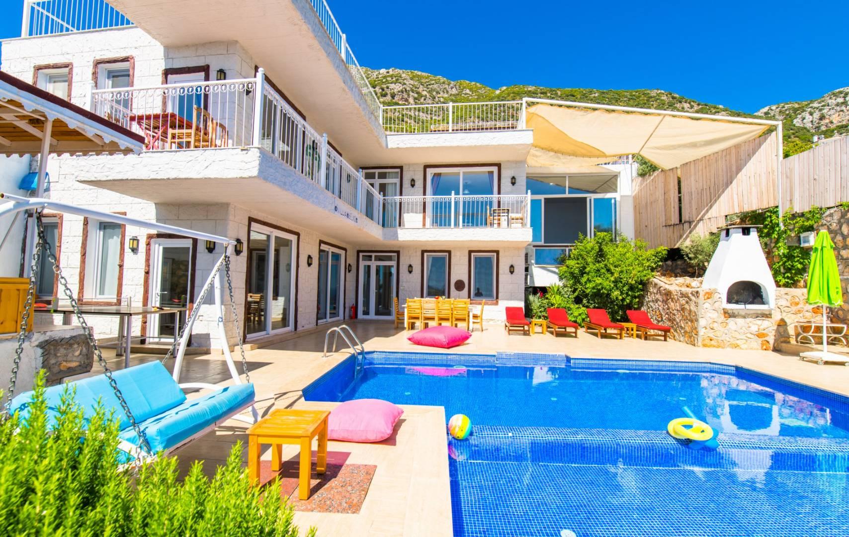 Kaş Bezirgan'da Deniz Manzaralı, 10 Kişilik, Özel Havuzlu Villa-12962