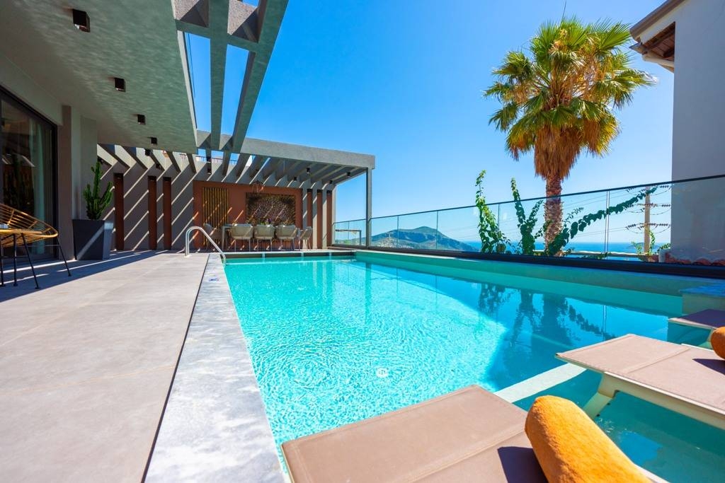 Kaş Kalkan'da Deniz Manzaralı, Özel Havuzlu, Jakuzili, Modern Villa