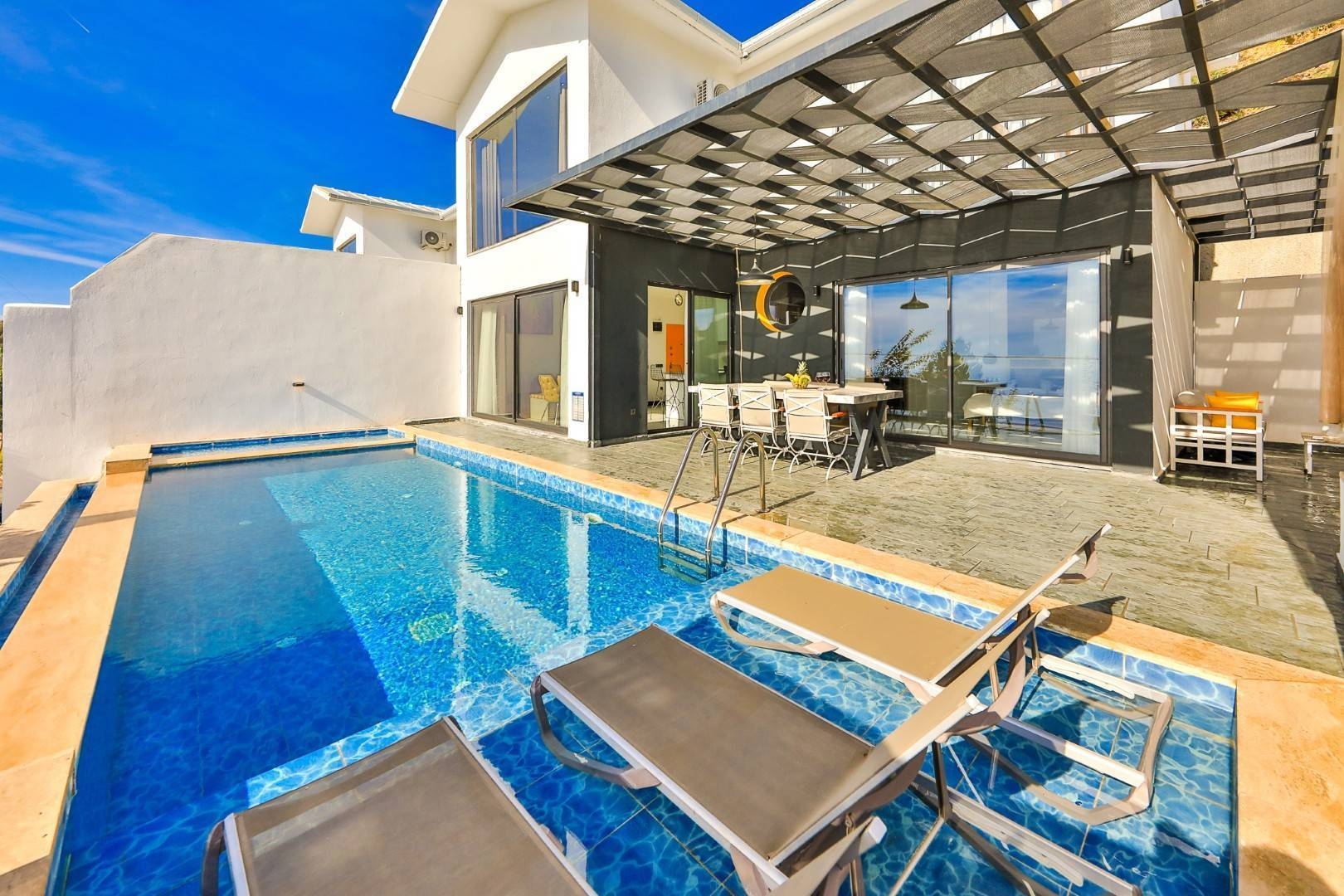 Kaş Bezirgan'da Deniz Manzaralı, Özel Havuzlu, Romantik Balayı Villası