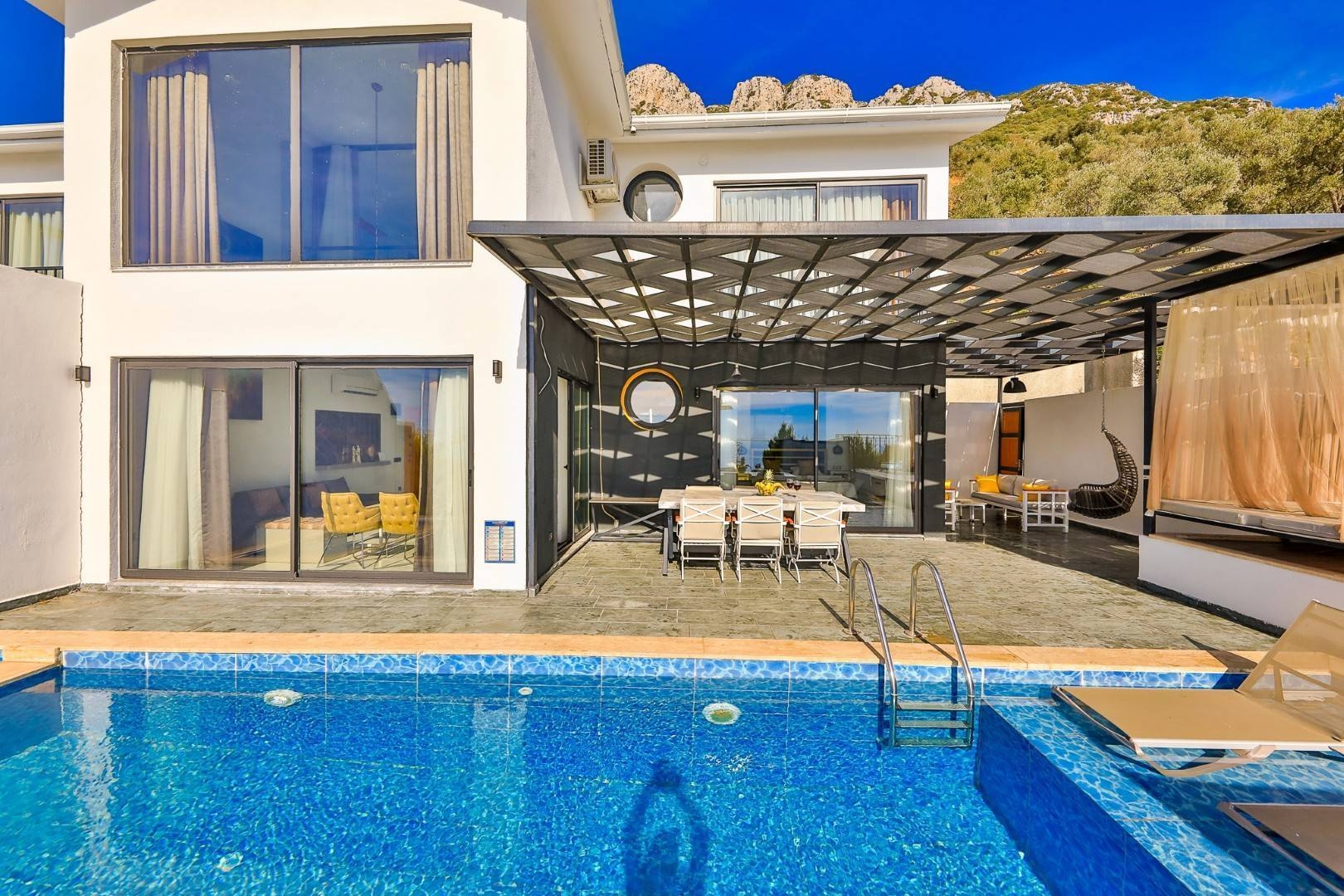 Kaş Bezirgan'da Deniz Manzaralı, Özel Havuzlu, Romantik Balayı Villası