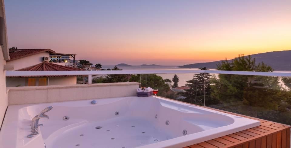 Kaş Kalkan'da Denize Yürüme Mesafesinde, Özel Havuzlu, Teraslı Villa-40380