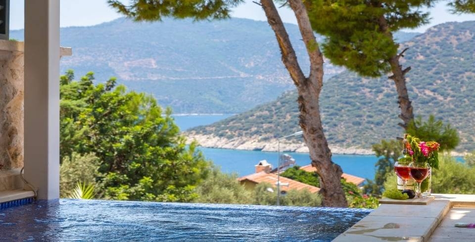 Kaş Kalkan'da Denize Yürüme Mesafesinde, Özel Havuzlu, Teraslı Villa