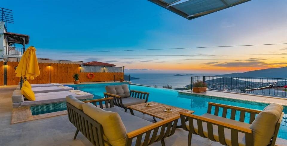 Kaş Kalkan'da Enfes Deniz Manzaralı, Özel Havuzlu, 3+1, Şık Villa