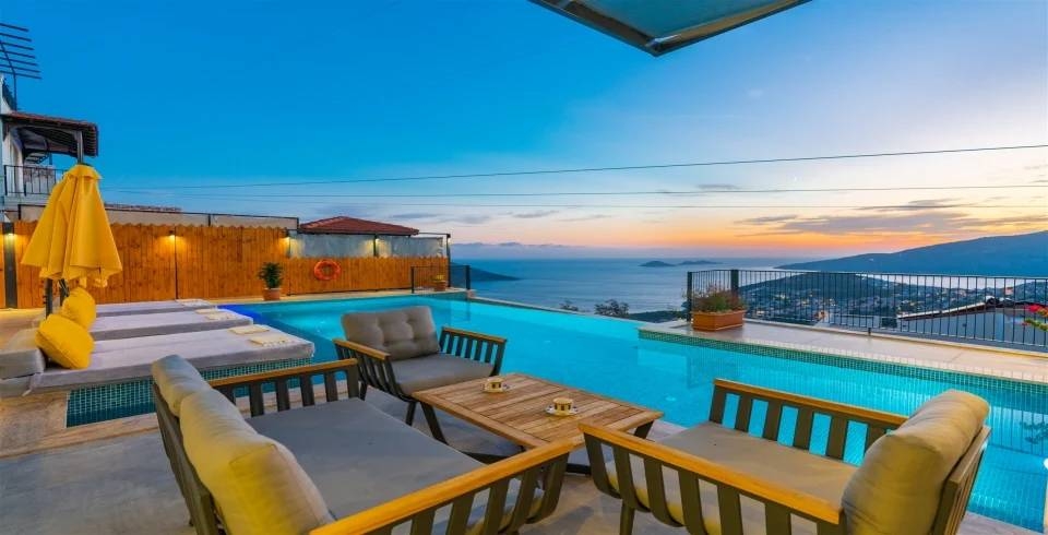 Kaş Kalkan'da Enfes Deniz Manzaralı, Özel Havuzlu, 3+1, Şık Villa