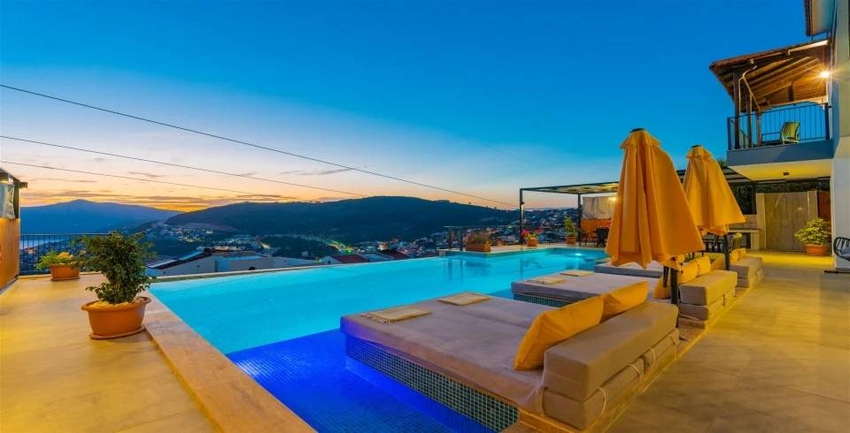 Kaş Kalkan'da Enfes Deniz Manzaralı, Özel Havuzlu, 3+1, Şık Villa