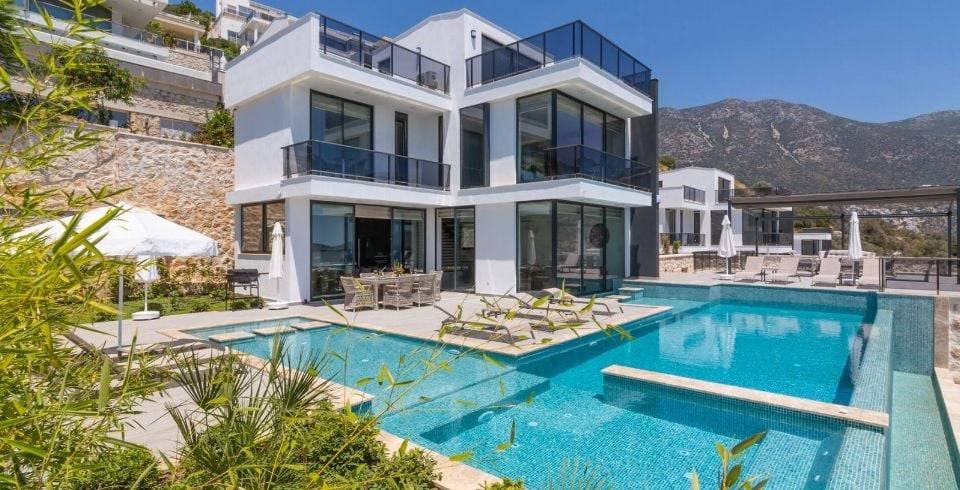 Kaş Kalkan'da Enfes Deniz Manzaralı, Sonsuzluk Havuzlu, Görkemli Villa