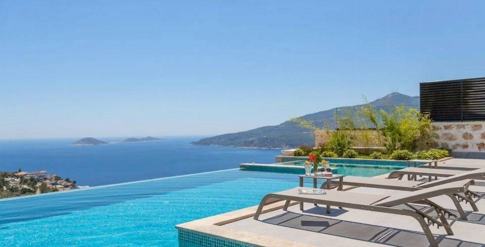 Kaş Kalkan'da Enfes Deniz Manzaralı, Sonsuzluk Havuzlu, Görkemli Villa
